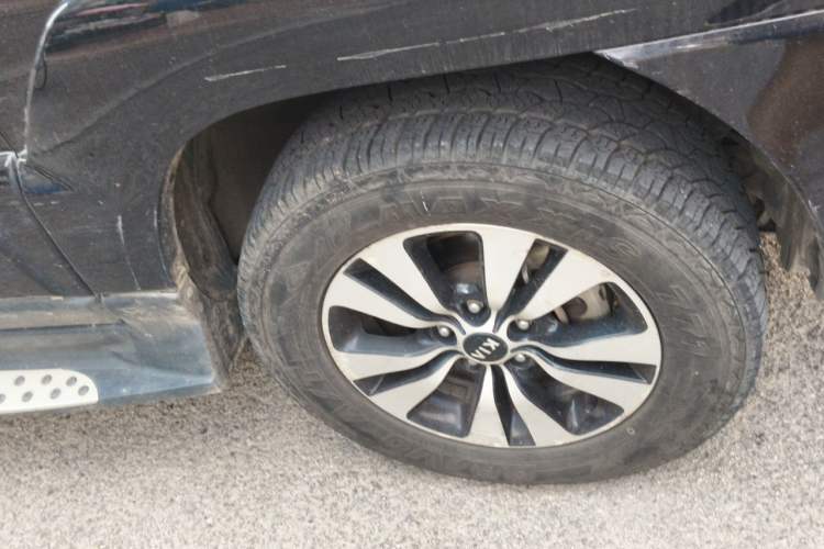 Used Kia Sportage 2013 2.0L Manual Two-Wheel Drive GLS Right Front Wheel Hub