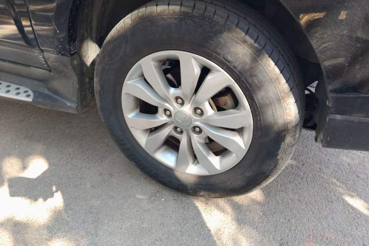 Used Kia Sportage 2013 2.0L Automatic Two-Wheel Drive GL Trim Right Front Wheel Hub