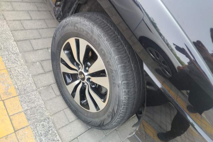 Used Kia Sportage 2013 2.0L Manual Two-Wheel Drive GLS Right Front Wheel Hub