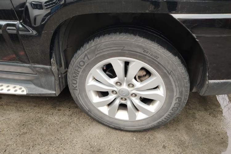 Used Kia Sportage 2013 2.0L Manual Two-Wheel Drive GL Trim Right Front Wheel Hub