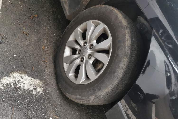 Used Kia Sportage 2013 2.0L Automatic Two-Wheel Drive GL Trim Right Front Wheel Hub