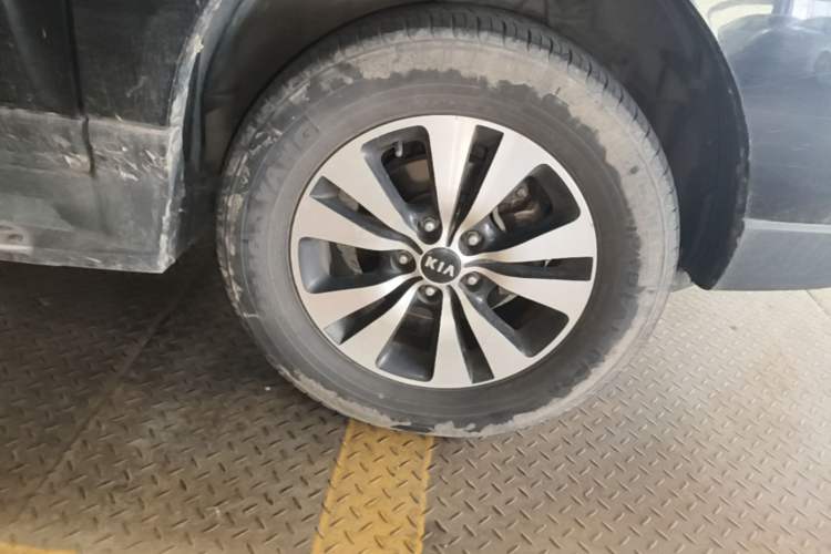 Used Kia Sportage 2013 2.0L Automatic Two-Wheel Drive GLS Trim Right Front Wheel Hub