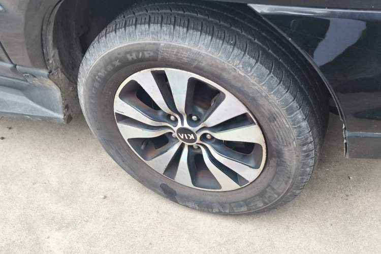 Used Kia Sportage 2013 2.0L Automatic Two-Wheel Drive GLS Trim Right Front Wheel Hub