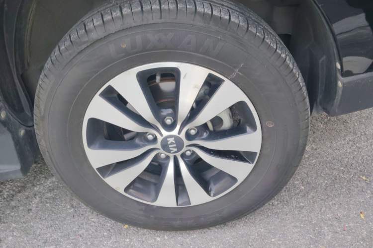 Used Kia Sportage 2013 2.0L Manual Two-Wheel Drive GLS Right Front Wheel Hub
