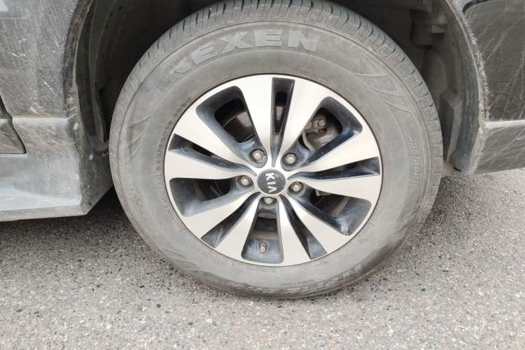 Used Kia Sportage 2013 2.0L Automatic Two-Wheel Drive DLX Trim Right Front Wheel Hub