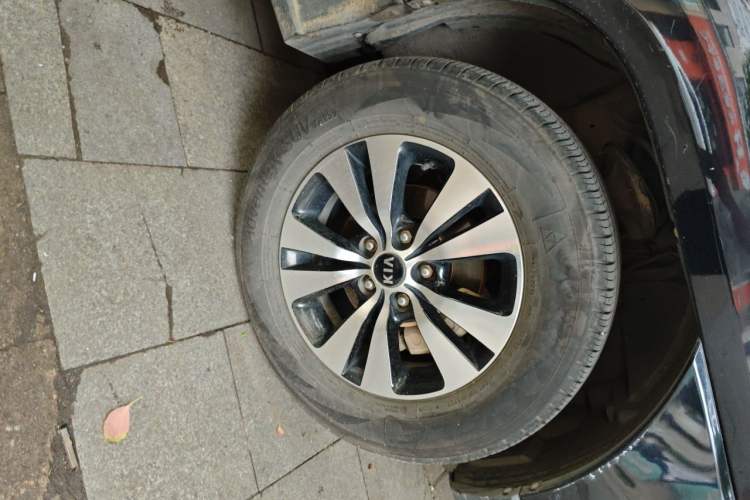 Used Kia Sportage 2013 2.0L Manual Two-Wheel Drive GLS Right Front Wheel Hub