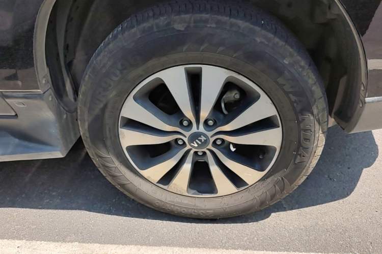 Used Kia Sportage 2013 2.0L Manual Two-Wheel Drive GLS Right Front Wheel Hub