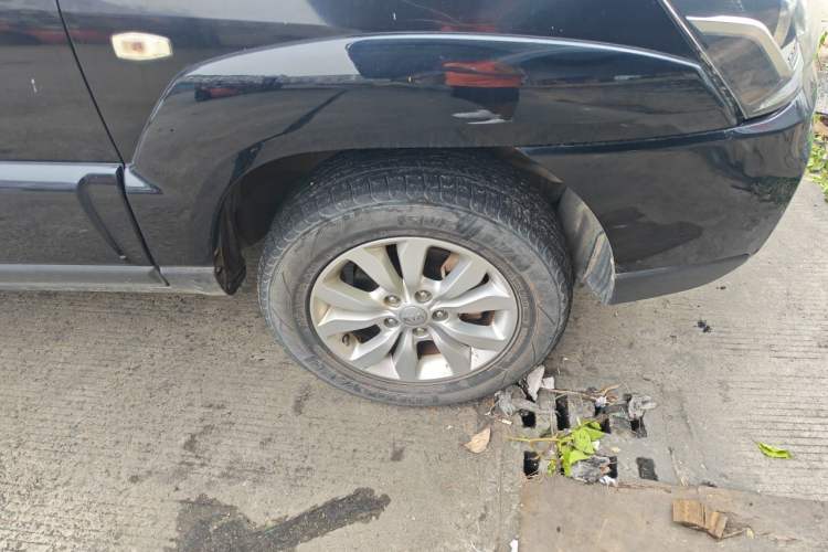 Used Kia Sportage 2013 2.0L Automatic Two-Wheel Drive GL Trim Right Front Wheel Hub