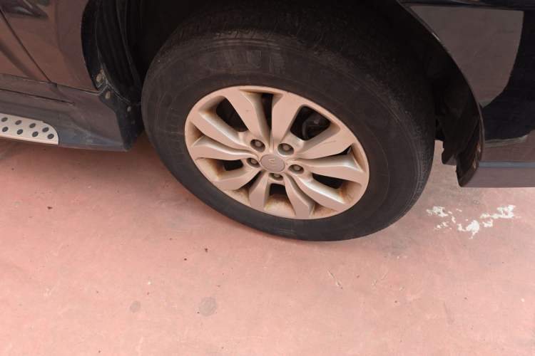 Used Kia Sportage 2013 2.0L Manual Two-Wheel Drive GL Trim Right Front Wheel Hub