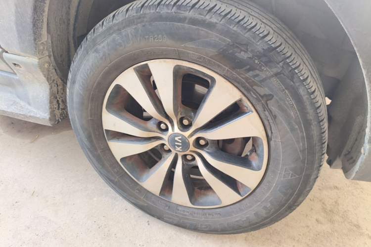 Used Kia Sportage 2013 2.0L Manual Two-Wheel Drive GLS Right Front Wheel Hub