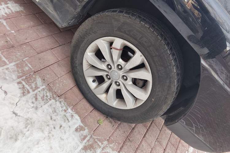Used Kia Sportage 2013 2.0L Automatic Two-Wheel Drive GL Trim Right Front Wheel Hub