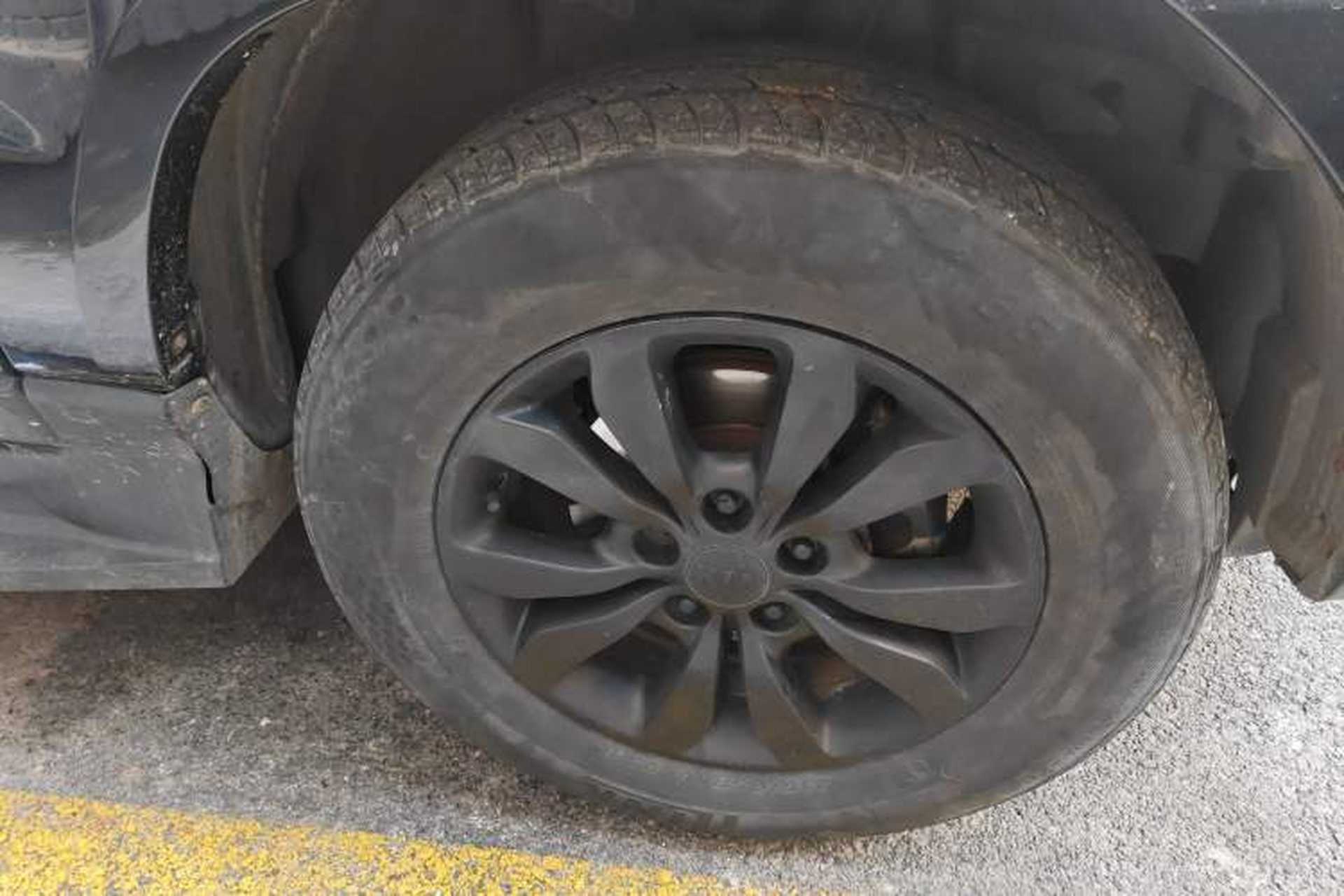 Used Kia Sportage 2013 2.0L Automatic Two-Wheel Drive GL Trim Right Front Wheel Hub