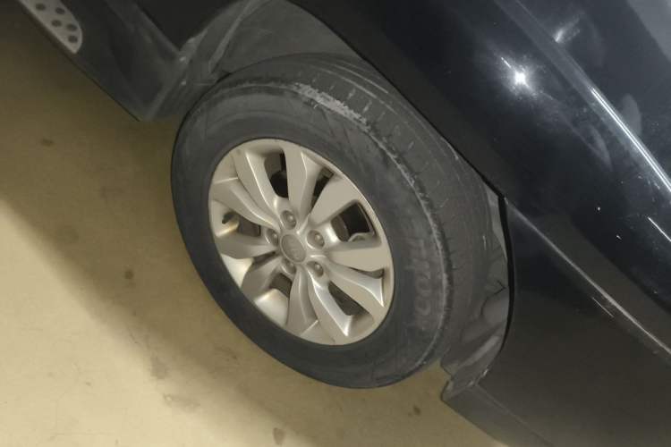 Used Kia Sportage 2013 2.0L Automatic Two-Wheel Drive GL Trim Right Front Wheel Hub