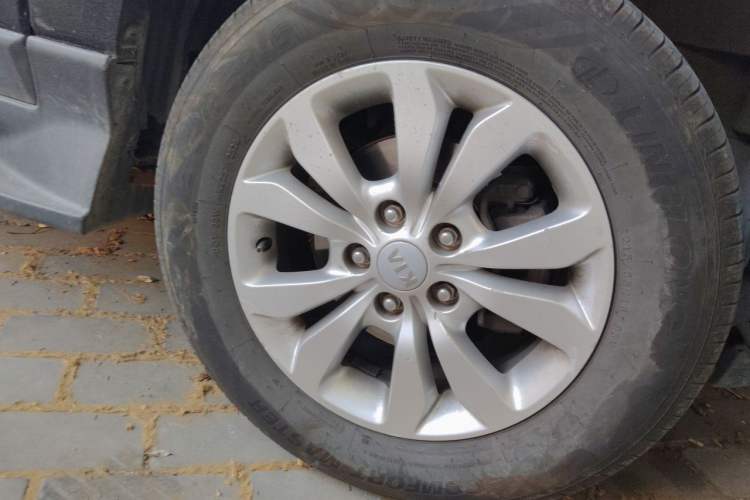 Used Kia Sportage 2013 2.0L Automatic Two-Wheel Drive GL Trim Right Front Wheel Hub