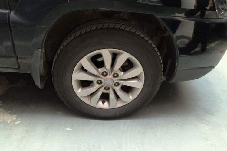 Used Kia Sportage 2013 2.0L Automatic Two-Wheel Drive GL Trim Right Front Wheel Hub