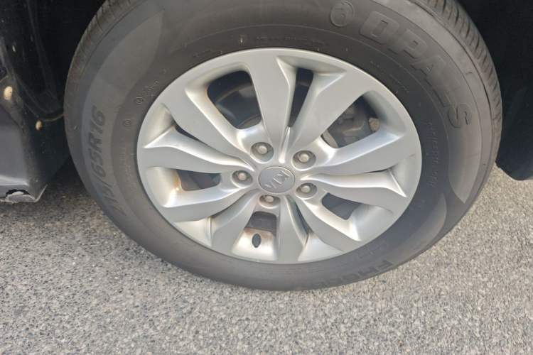 Used Kia Sportage 2013 2.0L Automatic Two-Wheel Drive GL Trim Right Front Wheel Hub
