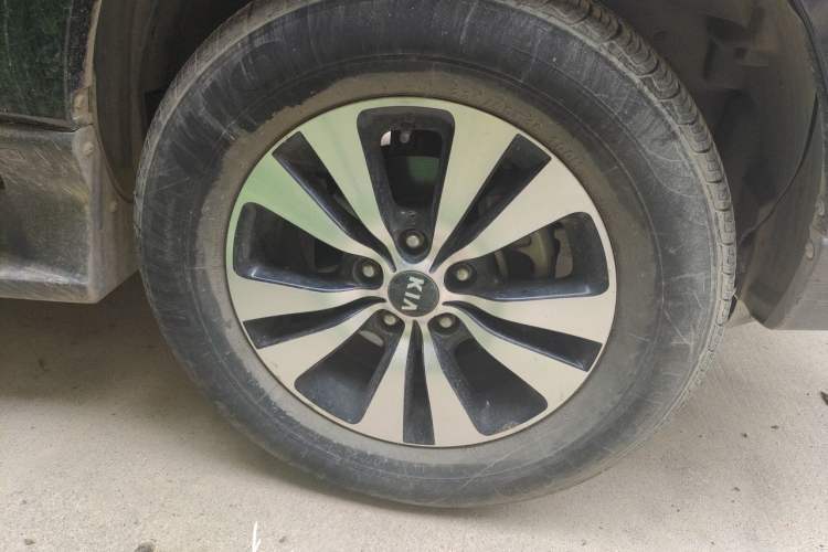 Used Kia Sportage 2013 2.0L Automatic Two-Wheel Drive DLX Trim Right Front Wheel Hub