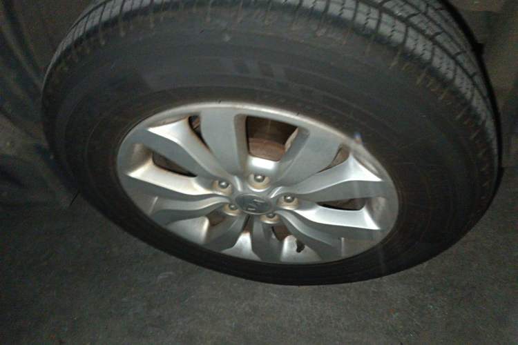 Used Kia Sportage 2013 2.0L Automatic Two-Wheel Drive GL Trim Right Front Wheel Hub