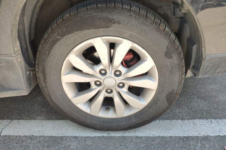 Used Kia Sportage 2013 2.0L Automatic Two-Wheel Drive GL Trim Right Front Wheel Hub