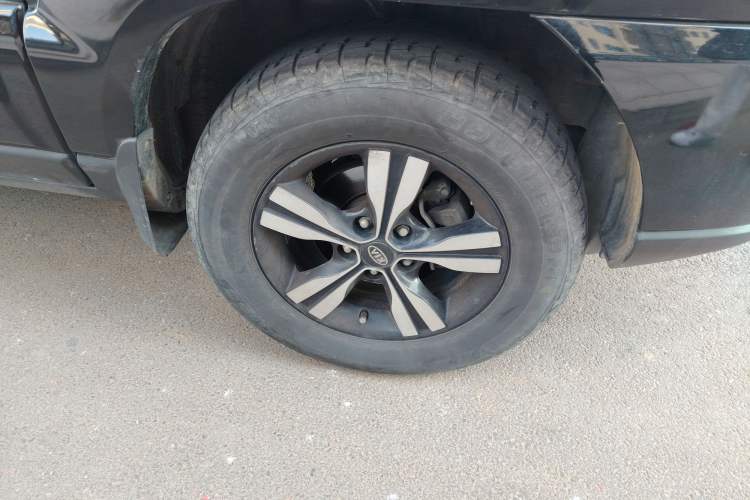 Used Kia Sportage 2013 2.0L Automatic Two-Wheel Drive GLS Trim Right Front Wheel Hub