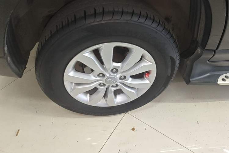 Used Kia Sportage 2013 2.0L Automatic Two-Wheel Drive GL Trim Right Rear Wheel Hub