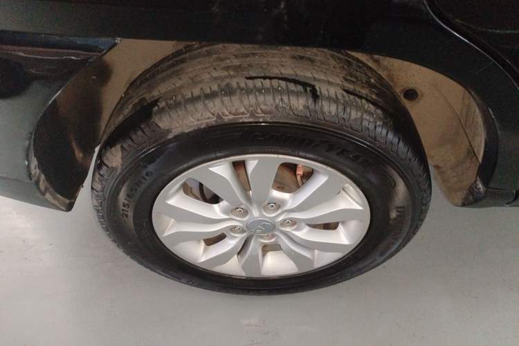 Used Kia Sportage 2013 2.0L Automatic Two-Wheel Drive GL Trim Right Rear Wheel Hub