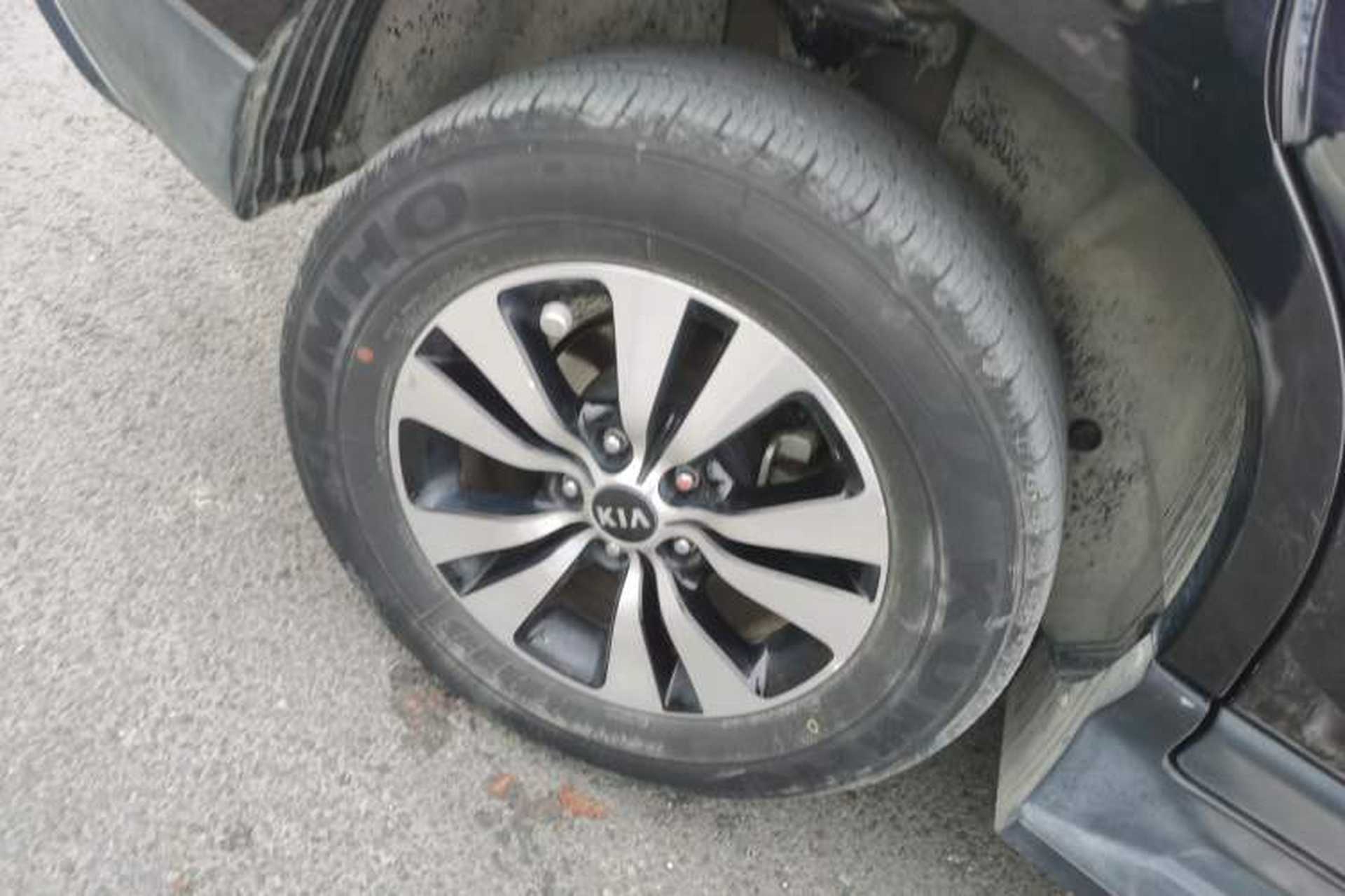 Used Kia Sportage 2013 2.0L Automatic Two-Wheel Drive GLS Trim Right Rear Wheel Hub
