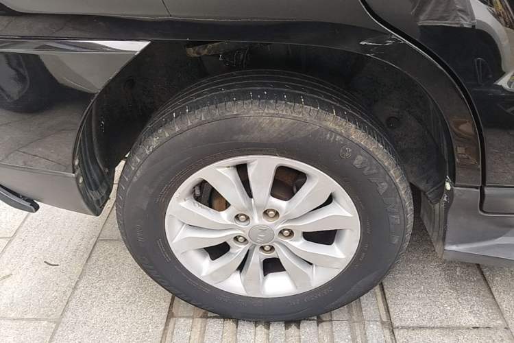 Used Kia Sportage 2013 2.0L Automatic Two-Wheel Drive GL Trim Right Rear Wheel Hub