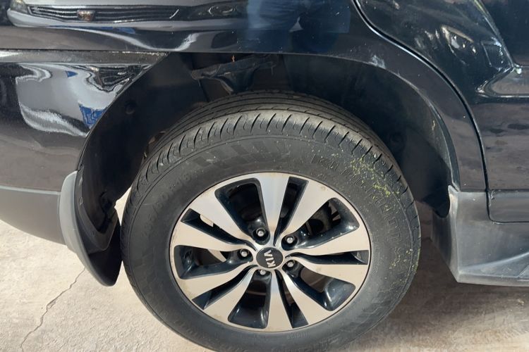 Used Kia Sportage 2013 2.0L Automatic Two-Wheel Drive GLS Trim Right Rear Wheel Hub
