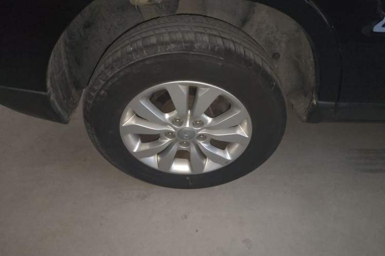 Used Kia Sportage 2013 2.0L Automatic Two-Wheel Drive GL Trim Right Rear Wheel Hub