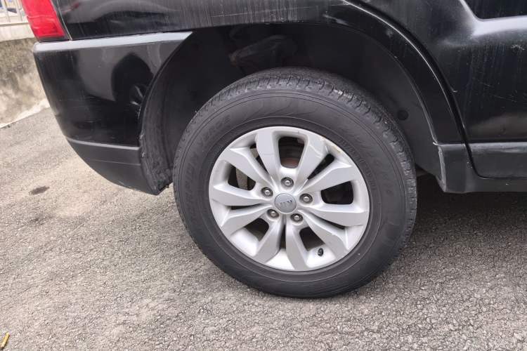 Used Kia Sportage 2013 2.0L Automatic Two-Wheel Drive GL Trim Right Rear Wheel Hub