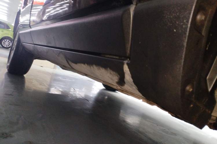 Used Kia Sportage 2013 2.0L Automatic Two-Wheel Drive GL Trim Right Side Sill