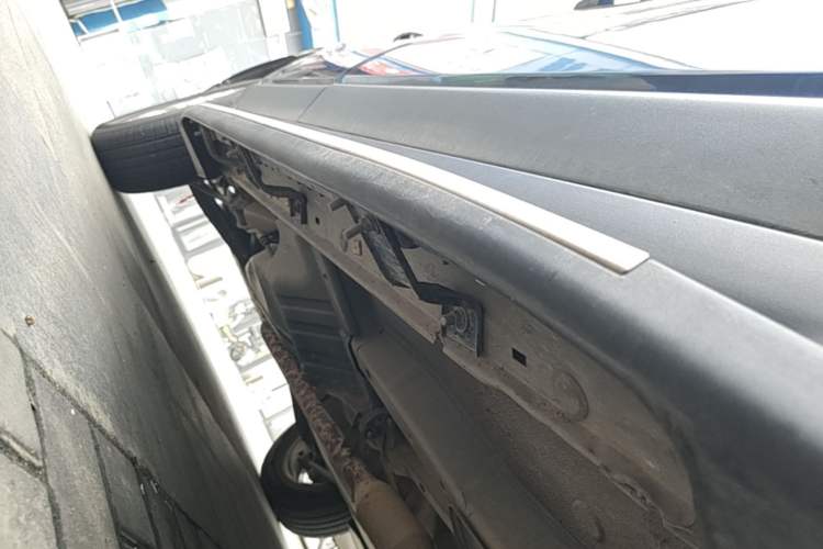 Used Kia Sportage 2013 2.0L Manual Two-Wheel Drive GL Trim Right Side Sill