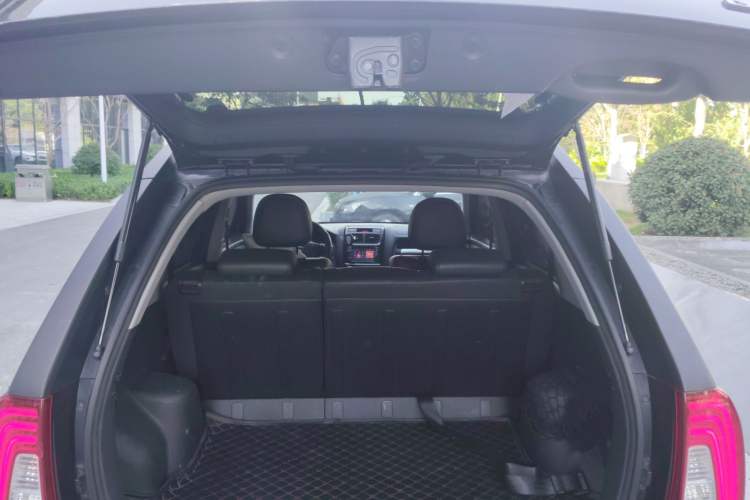 Used Kia Sportage 2013 2.0L Manual Two-Wheel Drive GLS Trunk