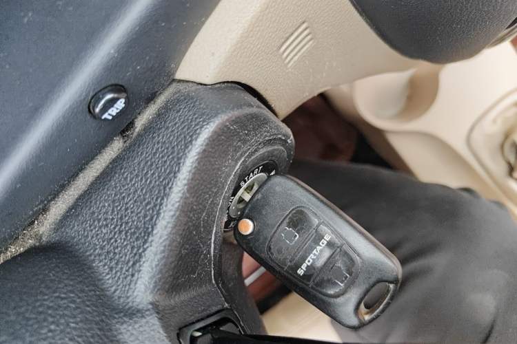Used Kia Sportage 2013 2.0L Manual Two-Wheel Drive GL Trim Vehicle Key