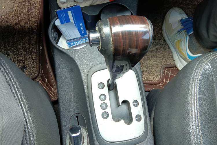 Used Kia Sportage 2013 2.0L Automatic Two-Wheel Drive GLS Trim Gear Lever