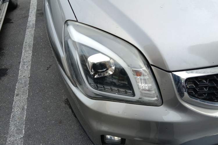 Used Kia Sportage 2013 2.0L Automatic Two-Wheel Drive GLS Trim Right Front Headlight