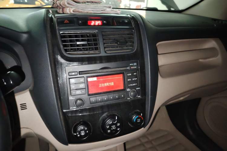 Used Kia Sportage 2013 2.0L Manual Two-Wheel Drive GL Trim Audio And AC Panel