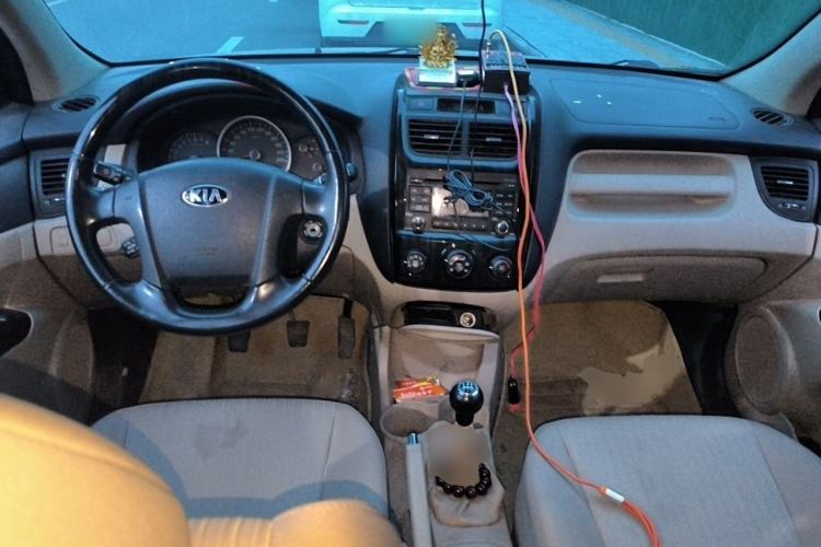 Used Kia Sportage 2013 2.0L Manual Two-Wheel Drive GL Trim Center Console