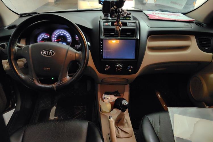 Used Kia Sportage 2013 2.0L Manual Two-Wheel Drive GL Trim Center Console