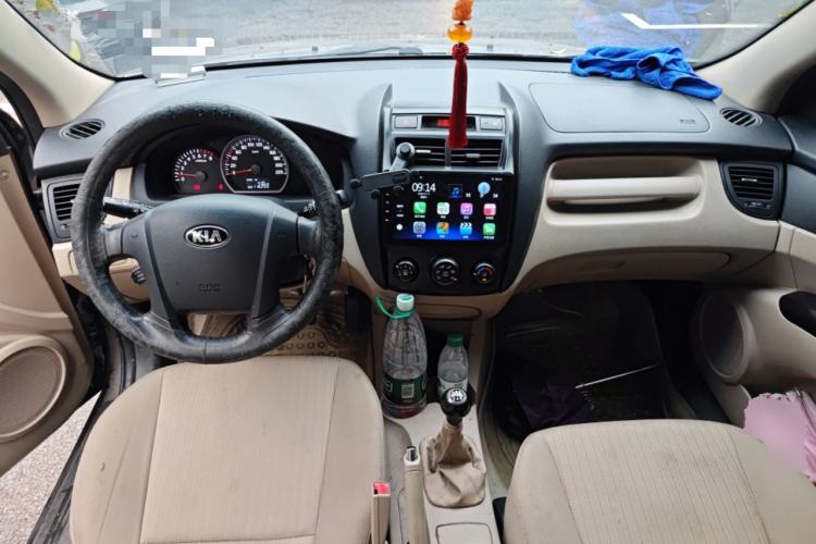 Used Kia Sportage 2013 2.0L Manual Two-Wheel Drive GL Trim Center Console
