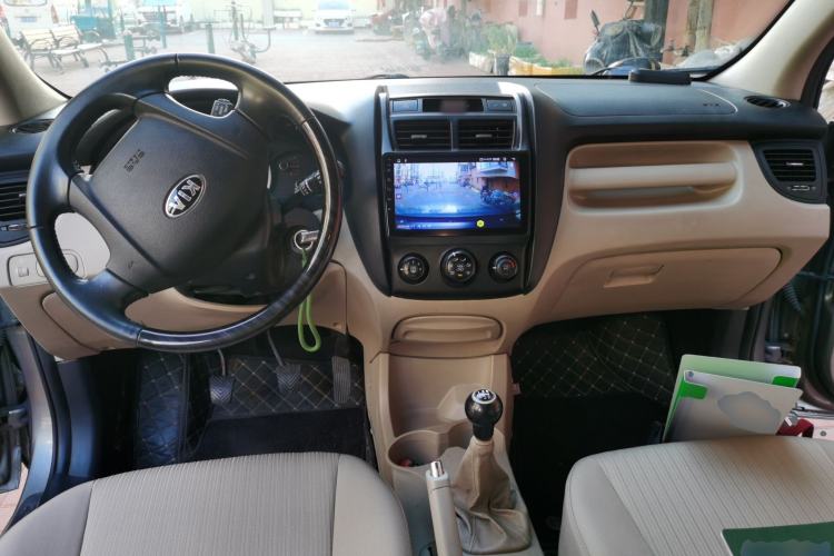 Used Kia Sportage 2013 2.0L Manual Two-Wheel Drive GL Trim Center Console