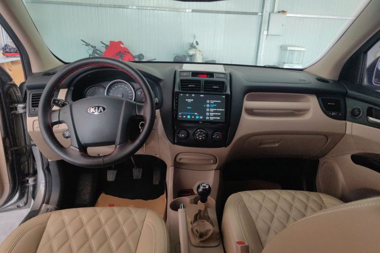 Used Kia Sportage 2013 2.0L Manual Two-Wheel Drive GL Trim Center Console