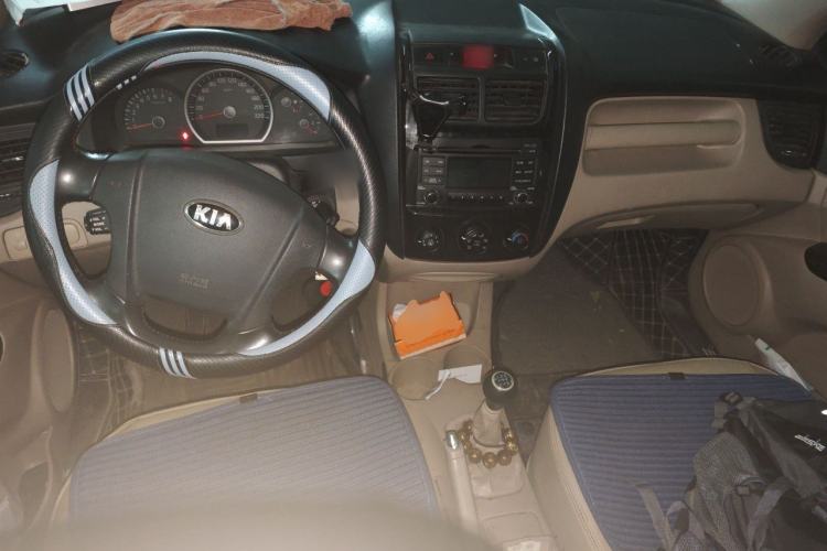 Used Kia Sportage 2013 2.0L Manual Two-Wheel Drive GL Trim Center Console