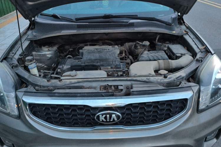 Used Kia Sportage 2013 2.0L Manual Two-Wheel Drive GL Trim Engine Bay