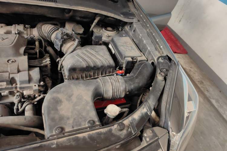 Used Kia Sportage 2013 2.0L Manual Two-Wheel Drive GL Trim Engine Bay Left