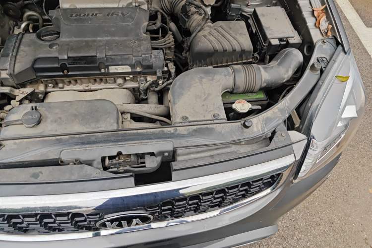 Used Kia Sportage 2013 2.0L Manual Two-Wheel Drive GL Trim Engine Bay Left