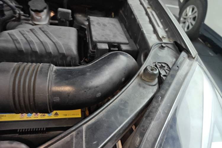 Used Kia Sportage 2013 2.0L Automatic Two-Wheel Drive GL Trim Engine Bay Left
