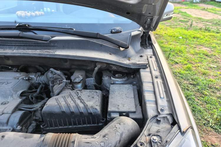 Used Kia Sportage 2013 2.0L Automatic Two-Wheel Drive GLS Trim Engine Bay Left