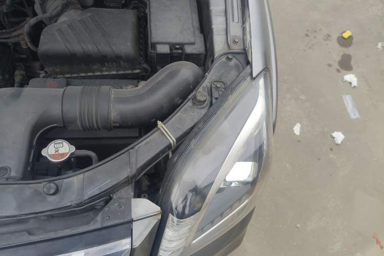 Used Kia Sportage 2013 2.0L Automatic Two-Wheel Drive GLS Trim Engine Bay Left